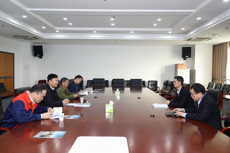 调研组一行与中联重科股份有限公司渭南分公司负责人座谈.JPG 调研组一行与中联重科股份有限公司渭南分公司负责人座谈.JPG