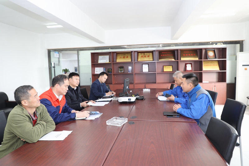 调研组一行与陕西西部重工有限公司负责人座谈.JPG 调研组一行与陕西西部重工有限公司负责人座谈.JPG